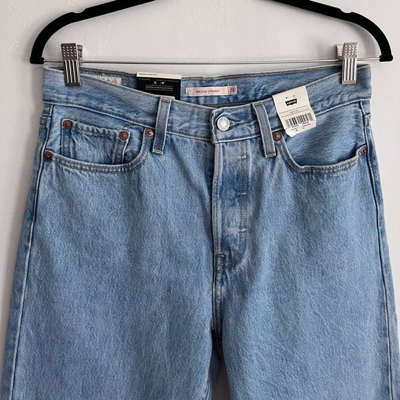 Levi's Wedgie Straight High Waist Button Fly NWT
Jeans Size 28X28 - Picture 4 of 11